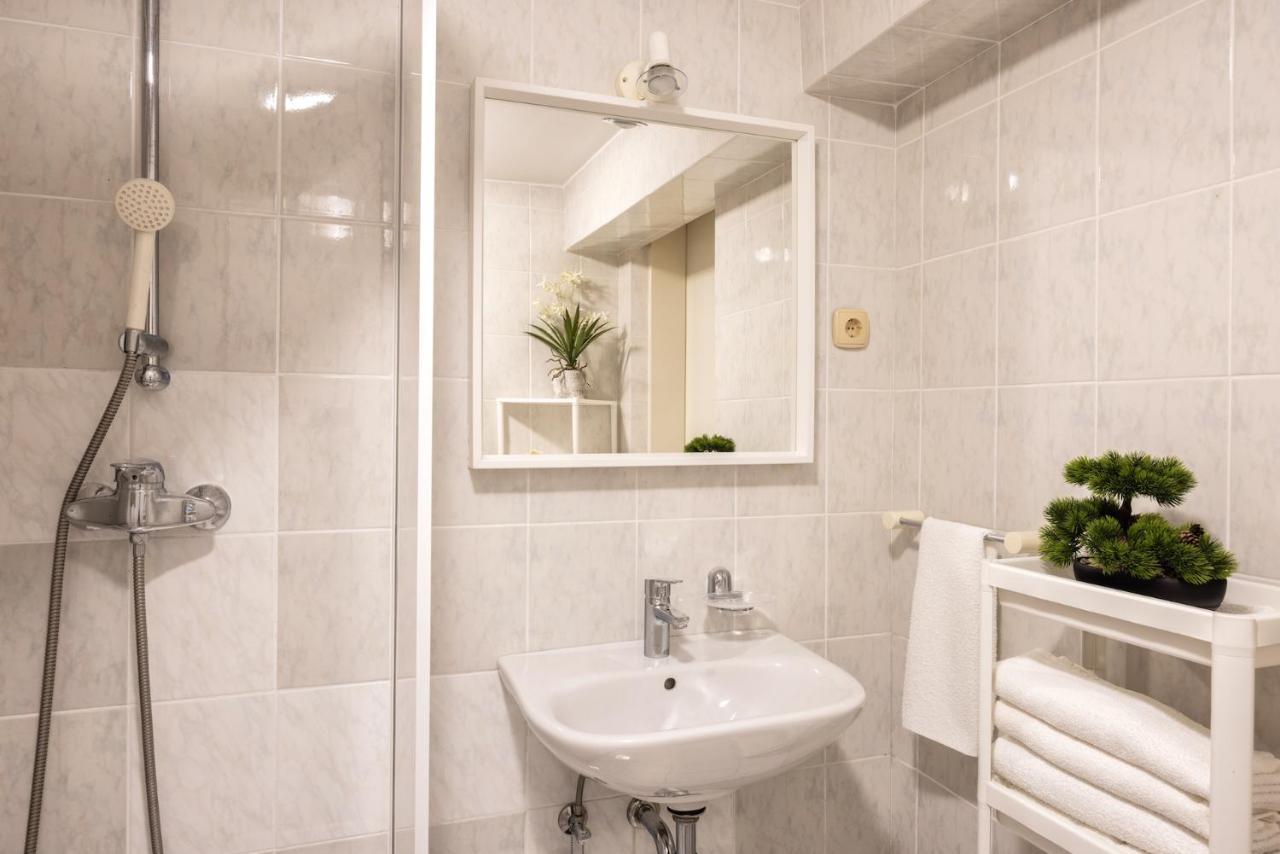 Apartments Ladka Бегунє-на-Горенськем Екстер'єр фото