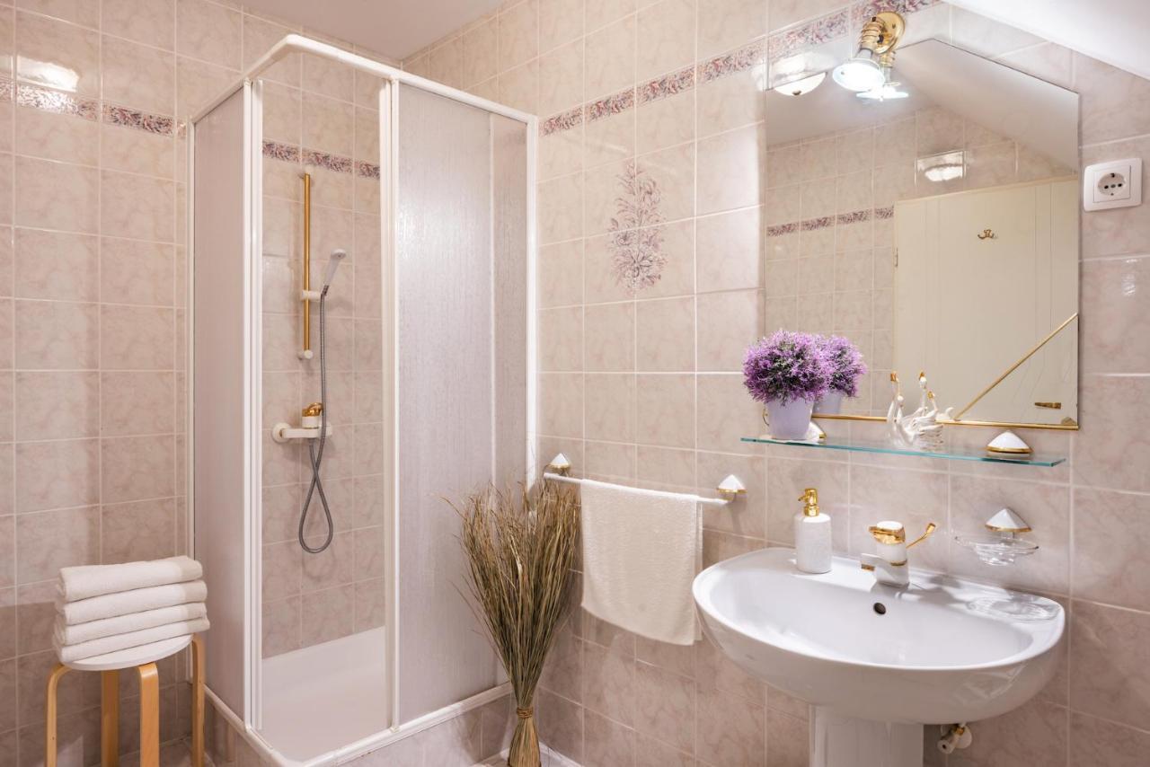 Apartments Ladka Бегунє-на-Горенськем Екстер'єр фото