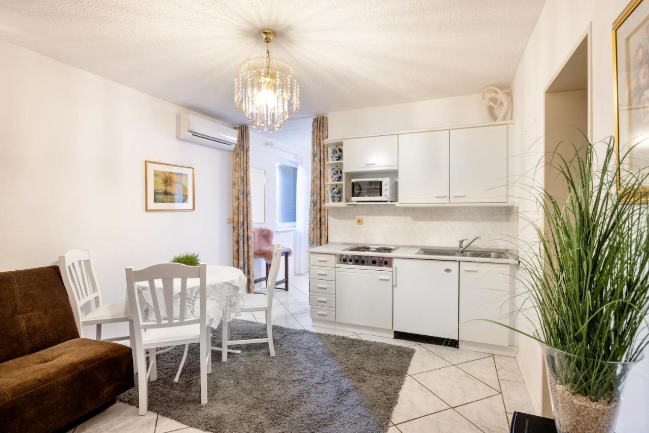 Apartments Ladka Бегунє-на-Горенськем Екстер'єр фото