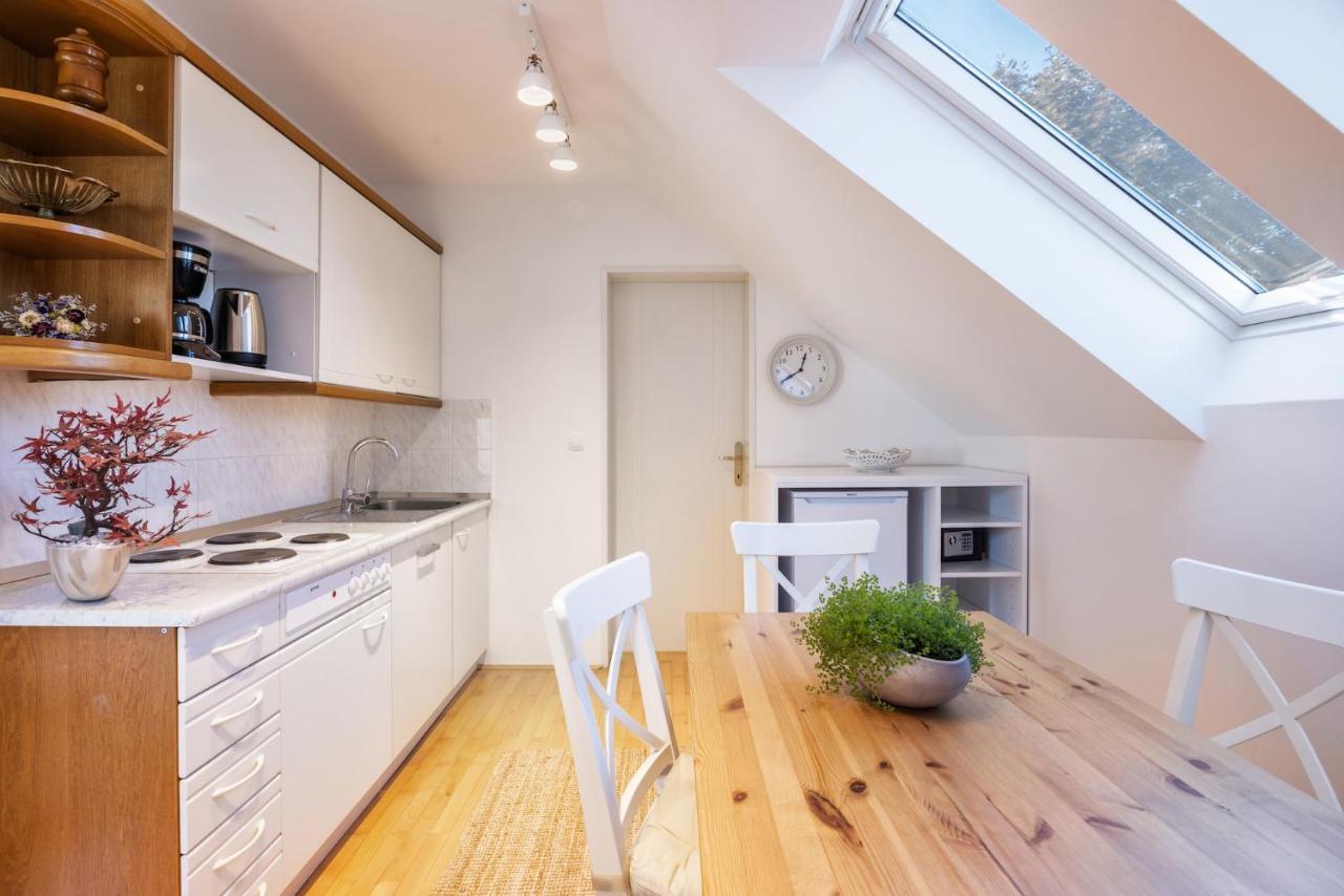 Apartments Ladka Бегунє-на-Горенськем Екстер'єр фото